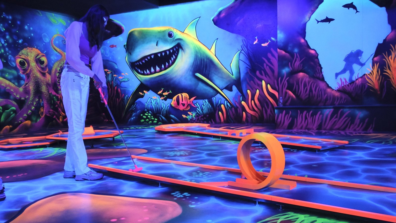 Unterwasserwelt, 3D-Schwarzlicht-Indoor-Minigolf im Erlebniscenter Basel Unterwasserwelt, 3D-Schwarzlicht-Indoor-Minigolf im Erlebniscenter Basel